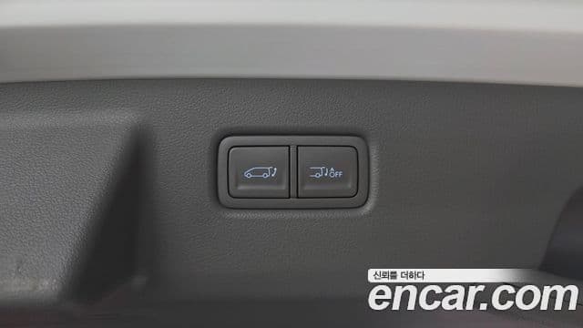Hyundai Staria 2025 — Photo 1/36