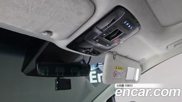 Hyundai Staria 2025 — Photo 15/36