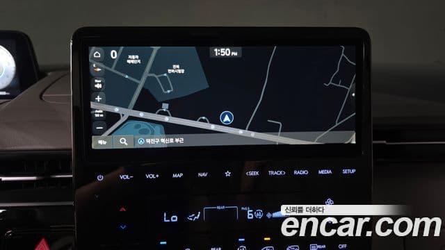 Hyundai Staria 2025 — Photo 28/36