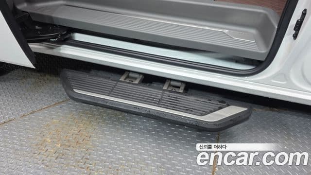 Hyundai Staria 2025 — Photo 11/36