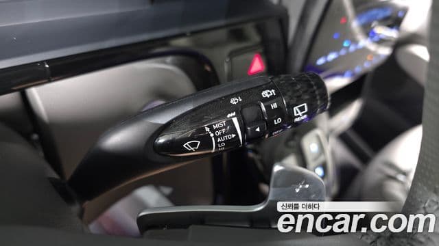 Hyundai Staria 2025 — Photo 4/36