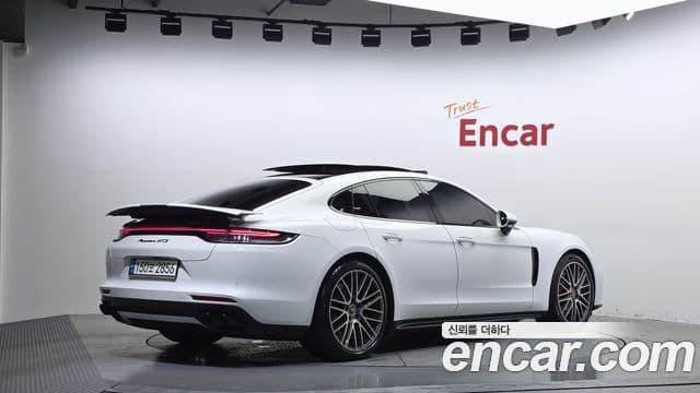 Porsche Panamera 2021 — ფოტო 2/20