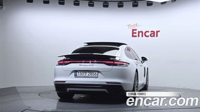 Porsche Panamera 2021 — ფოტო 4/20