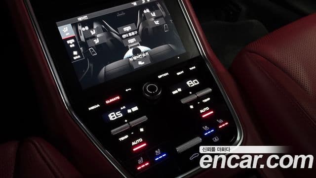 Porsche Panamera 2021 — ფოტო 18/20