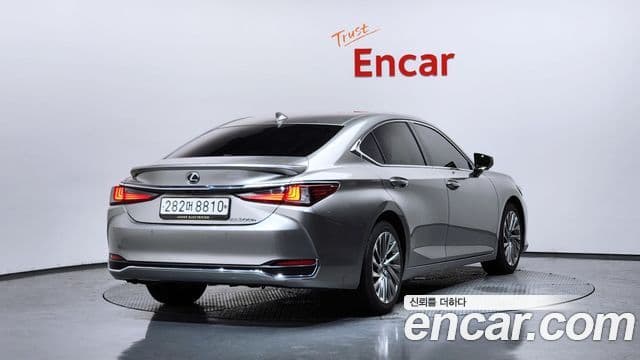 Lexus ES300h 2023 — Фото 2/20