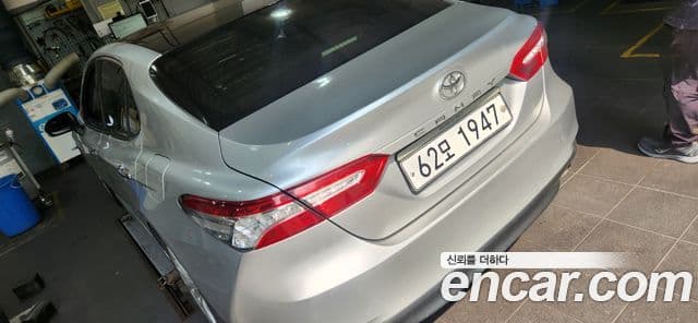 Toyota Camry 2018 — ფოტო 4/9