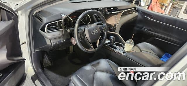 Toyota Camry 2018 — ფოტო 6/9