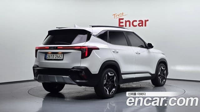Kia Seltos 2023 — ფოტო 2/20