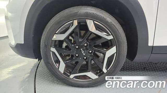 Kia Seltos 2023 — ფოტო 5/20