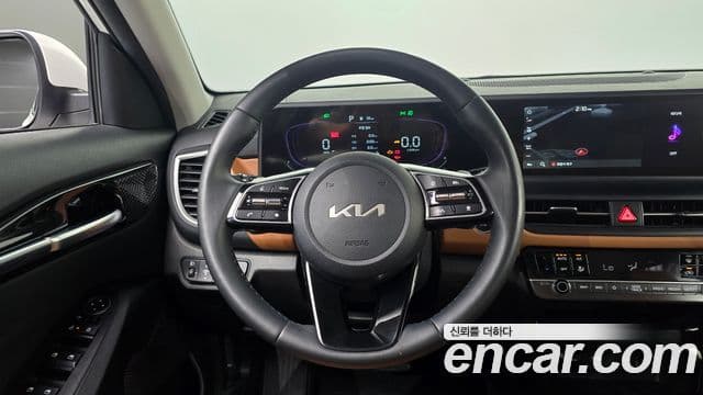 Kia Seltos 2023 — ფოტო 13/20