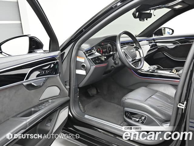 Audi A8 2021 — Фото 11/20