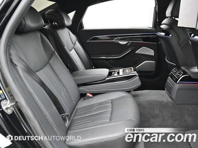 Audi A8 2021 — Фото 12/20