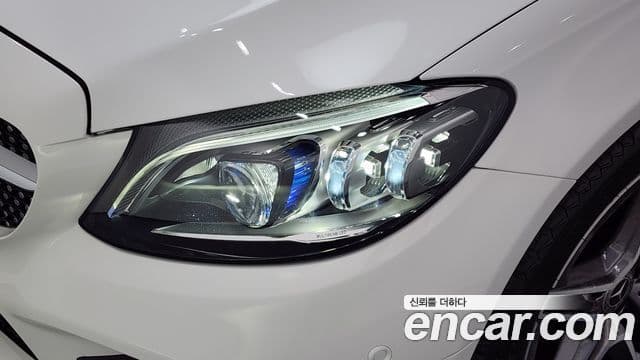 Mercedes-Benz C-Class 2020 — Photo 22/33