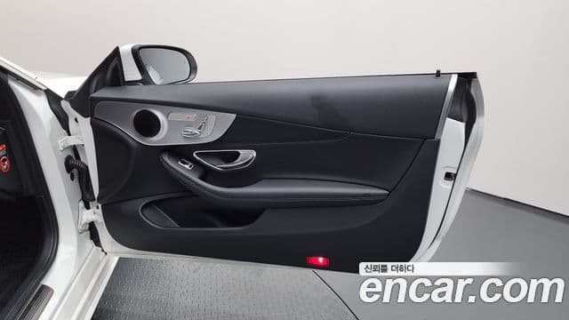 Mercedes-Benz C-Class 2020 — Photo 28/33