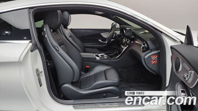 Mercedes-Benz C-Class 2020 — Photo 6/33