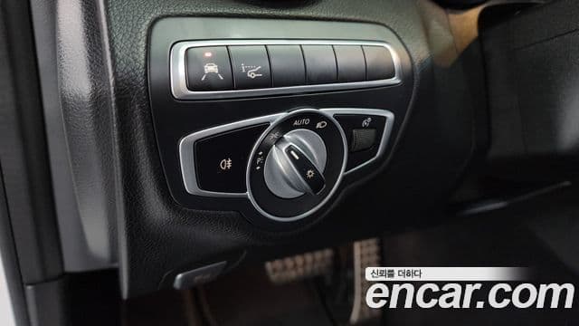 Mercedes-Benz C-Class 2020 — Photo 15/33