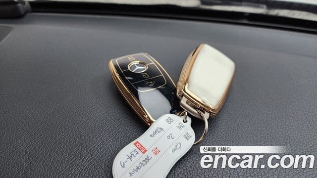 Mercedes-Benz C-Class 2020 — Photo 31/33