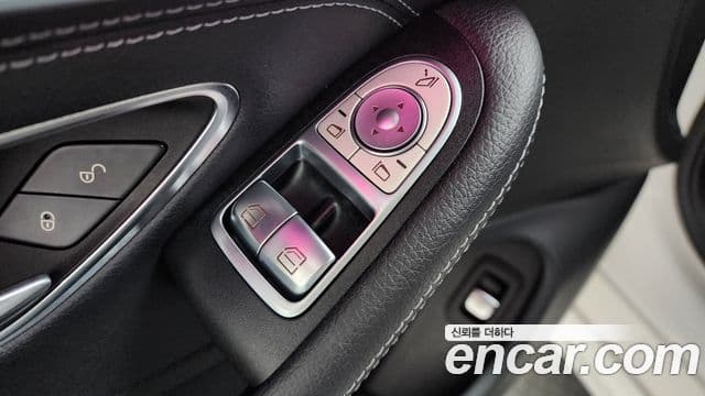 Mercedes-Benz C-Class 2020 — Photo 10/33