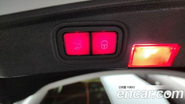 Mercedes-Benz C-Class 2020 — Photo 26/33