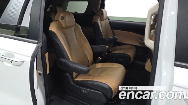 Kia Carnival 2021 — Фото 11/20