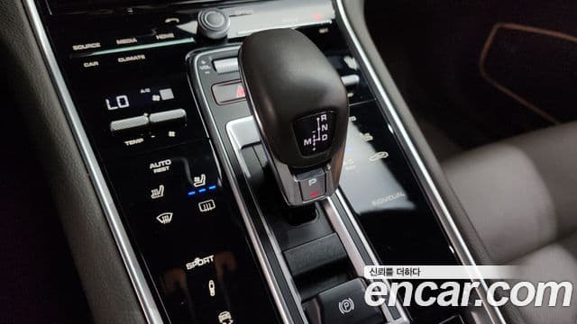 Porsche Panamera 2018 — Şəkil 9/20
