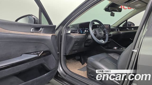 Kia K5 2023 — Şəkil 10/20