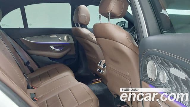 Mercedes-Benz E-Class 2023 — ფოტო 9/18