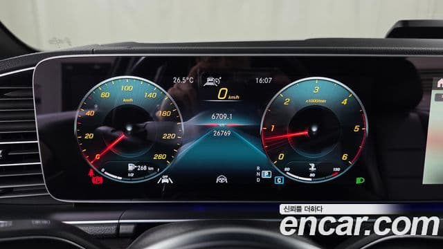 Mercedes-Benz GLE-Class 2023 — ფოტო 8/20