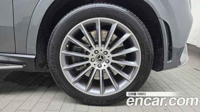 Mercedes-Benz GLE-Class 2023 — Photo 21/32