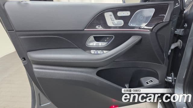 Mercedes-Benz GLE-Class 2023 — Photo 20/32