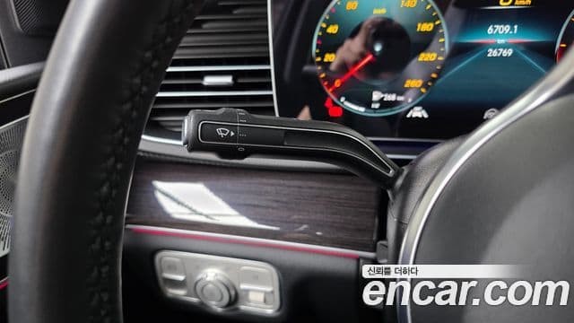 Mercedes-Benz GLE-Class 2023 — Photo 19/32