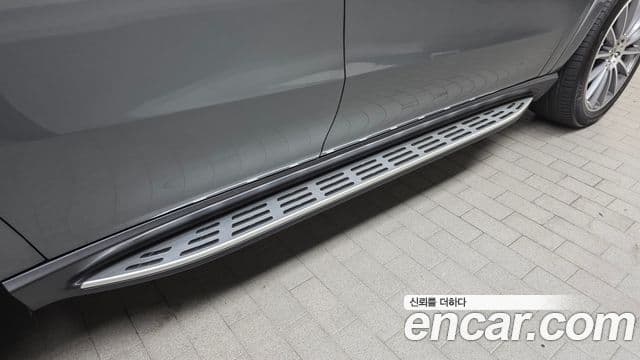 Mercedes-Benz GLE-Class 2023 — Photo 30/32
