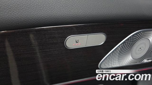 Mercedes-Benz GLE-Class 2023 — Photo 29/32