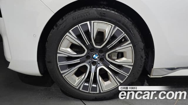 BMW 7 Series 2022 — ფოტო 5/20