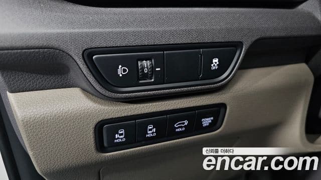 Kia Carnival 2024 — ფოტო 18/20