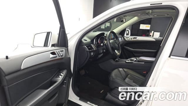 Mercedes-Benz GLE-Class 2018 — Фото 10/20