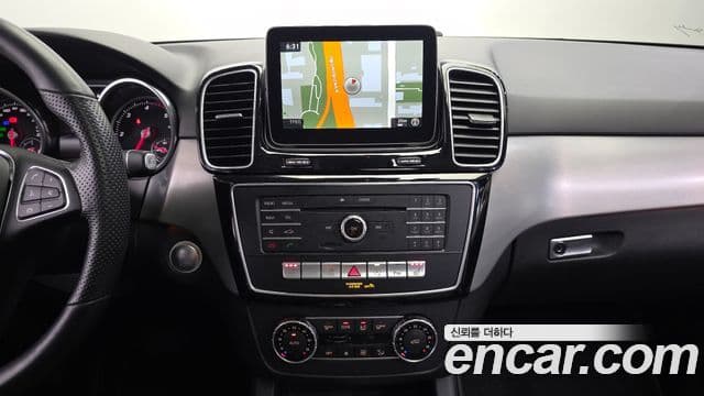 Mercedes-Benz GLE-Class 2018 — Фото 15/20