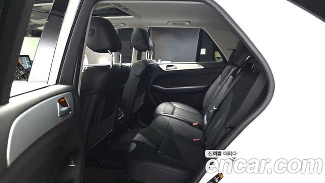 Mercedes-Benz GLE-Class 2018 — Photo 18/34