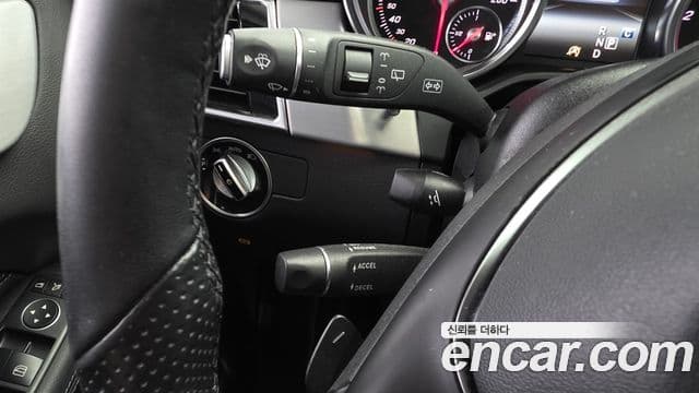 Mercedes-Benz GLE-Class 2018 — Photo 19/34