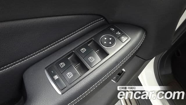 Mercedes-Benz GLE-Class 2018 — Photo 17/34