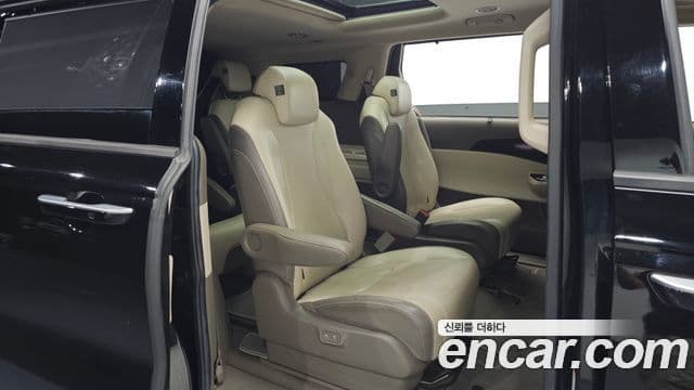 Kia Carnival 2021 — Фото 12/20