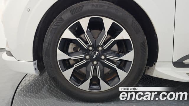 Kia Carnival 2022 — ფოტო 4/20