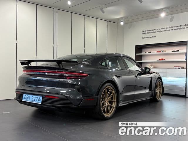 Porsche Taycan 2025 — ფოტო 7/19