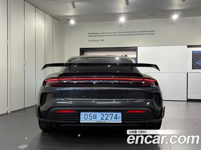 Porsche Taycan 2025 — ფოტო 13/19