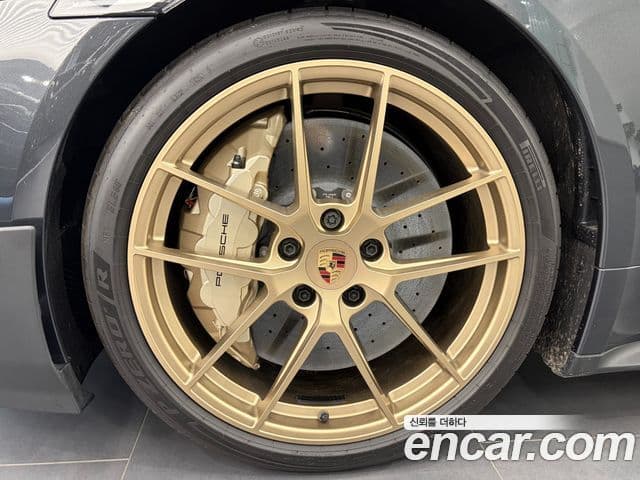 Porsche Taycan 2025 — ფოტო 3/19