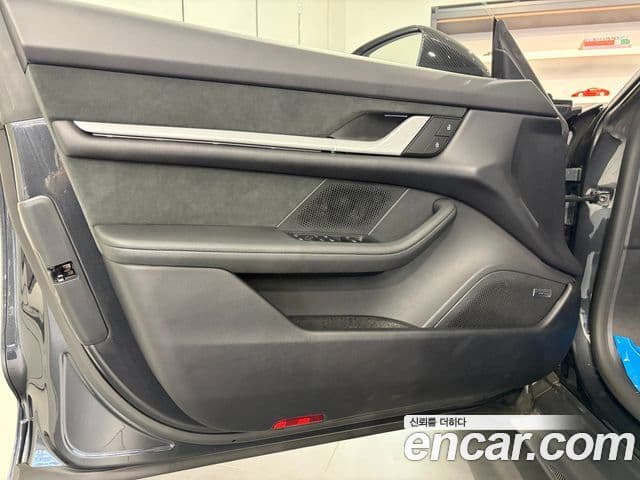 Porsche Taycan 2025 — ფოტო 12/19