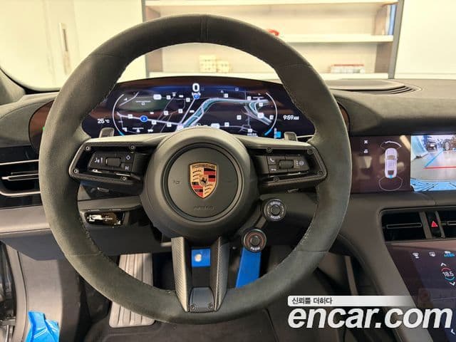 Porsche Taycan 2025 — ფოტო 10/19