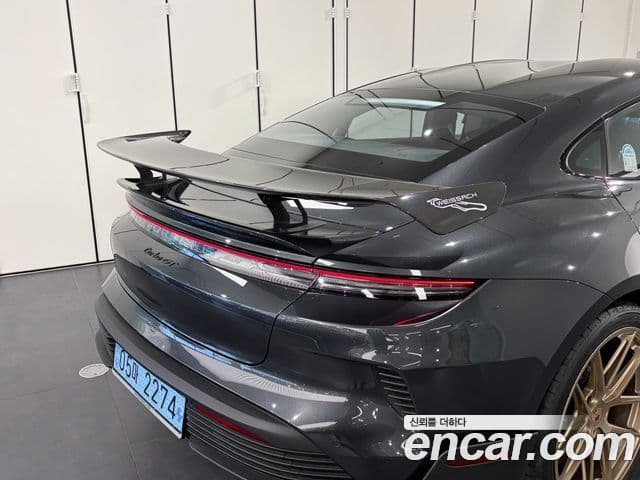 Porsche Taycan 2025 — ფოტო 6/19