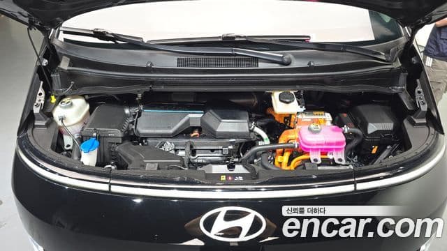Hyundai Staria 2025 — Фото 6/20