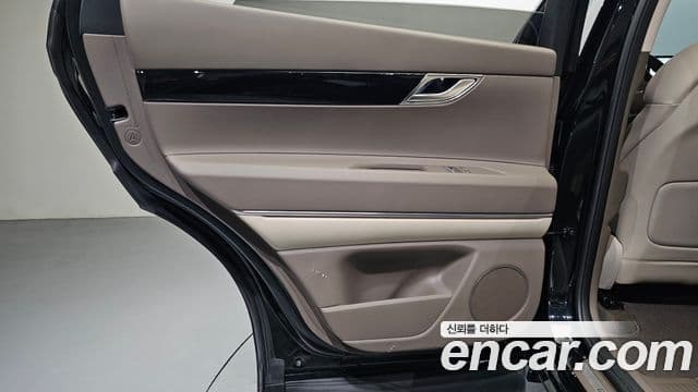Genesis GV80 2023 — ფოტო 34/35